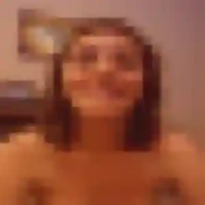 Nora, 20 ans, connectée à Jouars-Pontchartrain pour une rencontre coquine